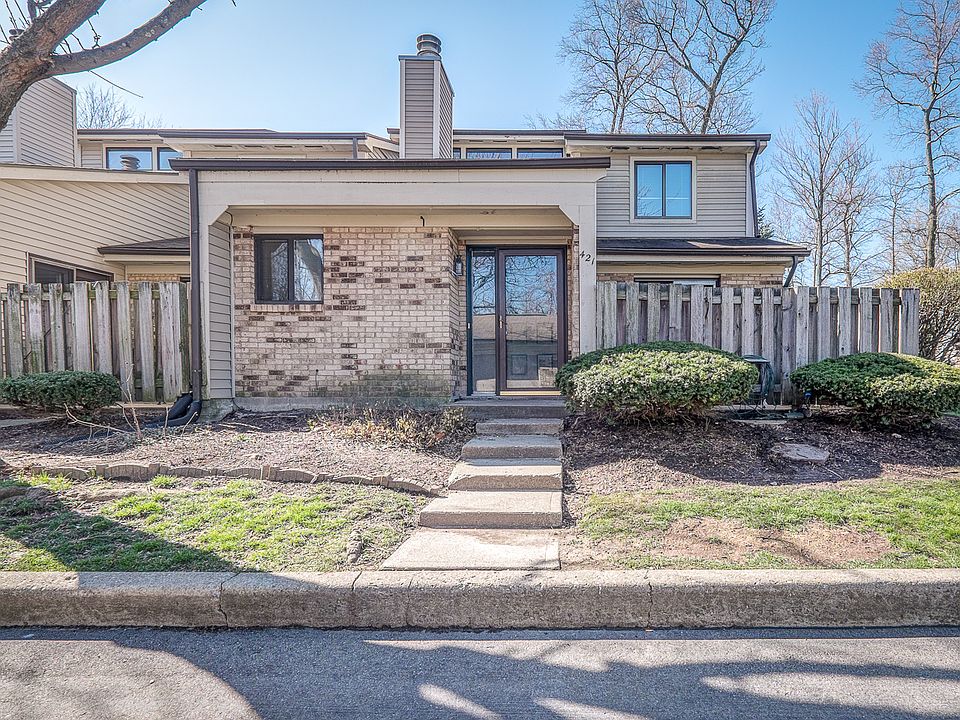 1st image of 421 Jamestown Cir