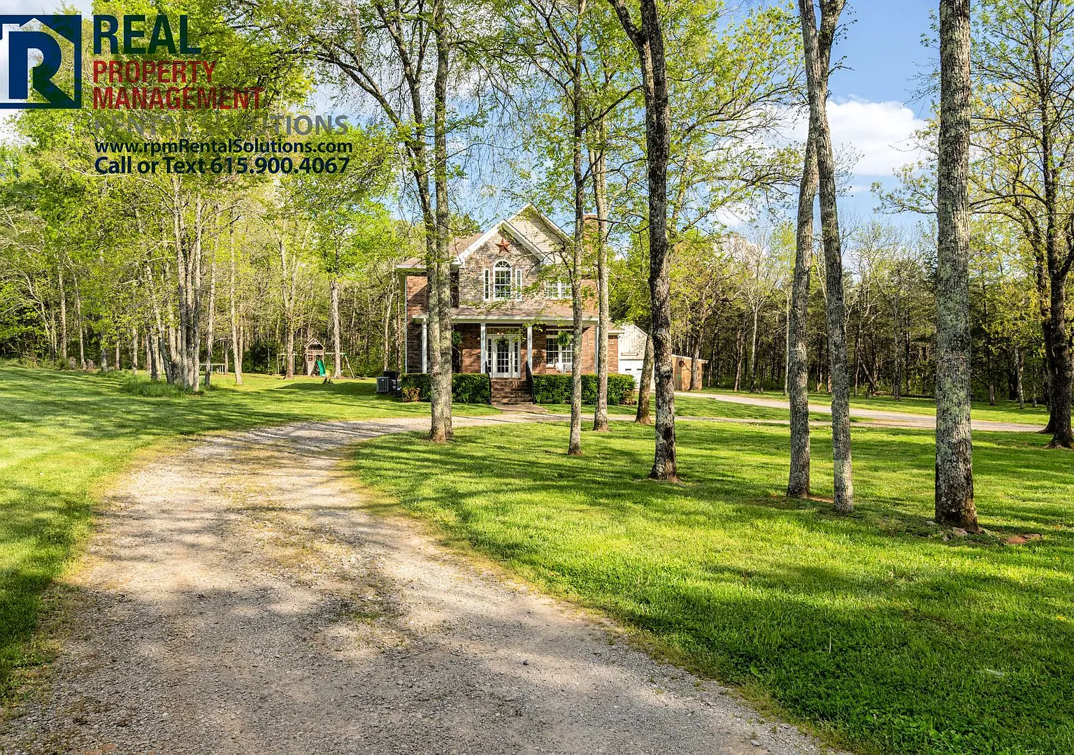 Beautiful Chapel Hill home on 3+ acres with amazing yard and detached garage/shop! — Photo 2