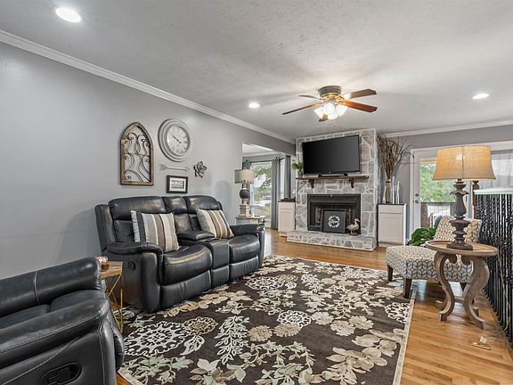 2nd image of 307 Allen Rd