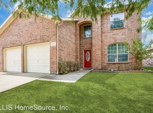 911 Wood Brook Dr, Grand Prairie, TX 75052