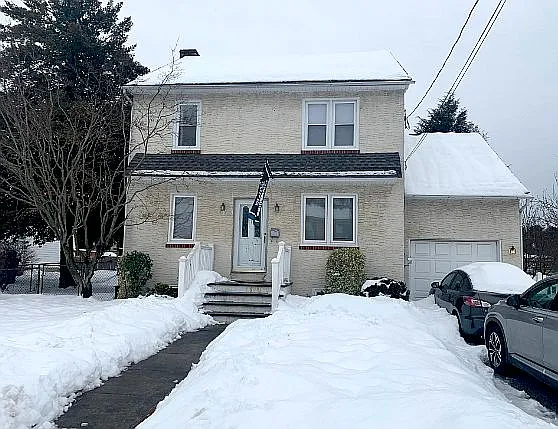 321 Roberts Ave photo 1