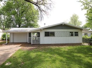 1683 W Waggoner St, Decatur, IL 62526