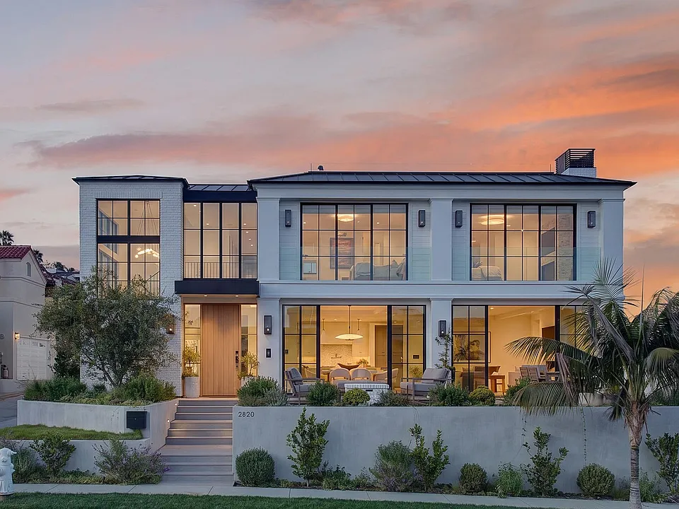2820 Bayview