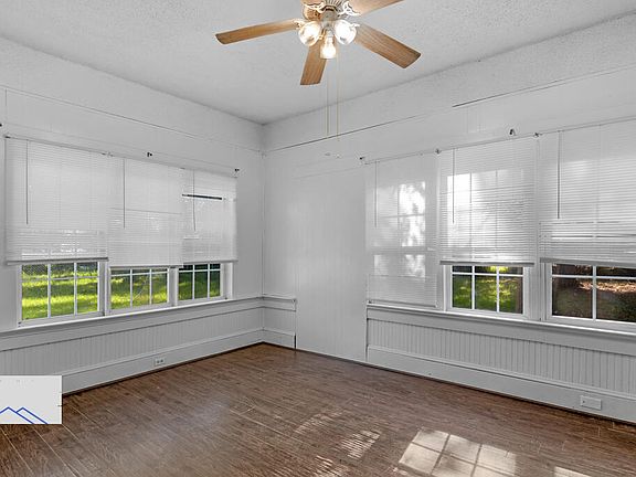 3rd image of 813 Brunel St