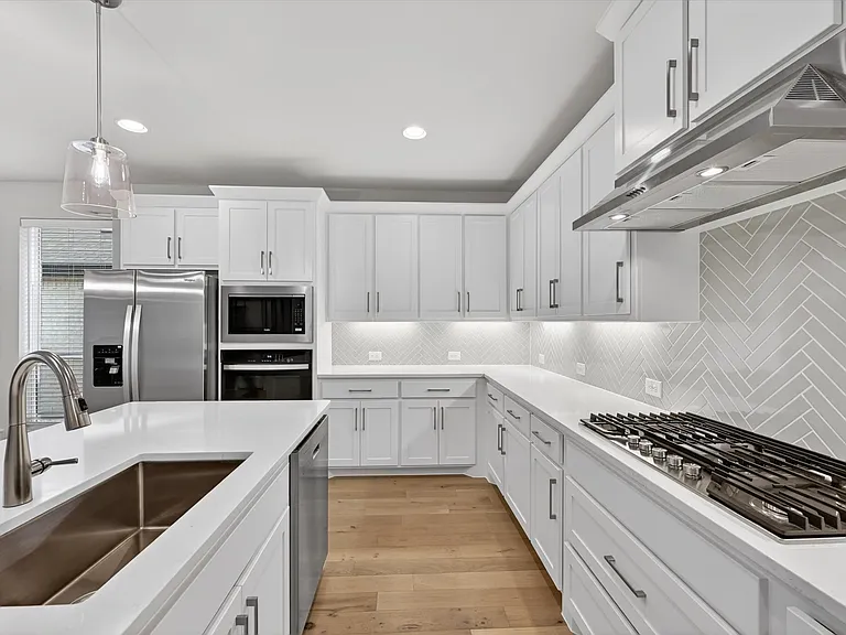 4123 Windy Point Rd — Photo 2