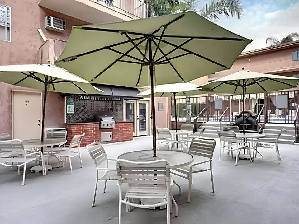 10760 Rose Ave. — Photo 3