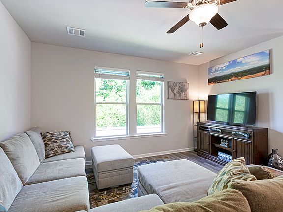 5th image of 1025 Foxtail Dr