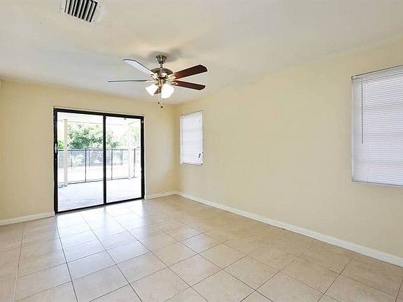 3rd image of 751 Carolina Ave