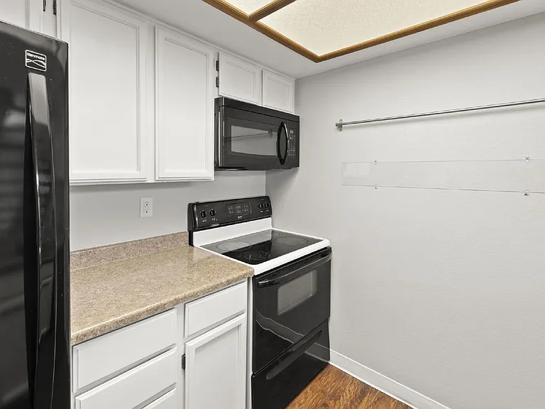 144 W Rockrimmon Blvd #302 — Photo 6