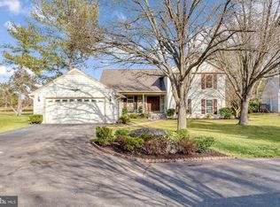 5607 Rowena Dr, Centreville, VA 20120
