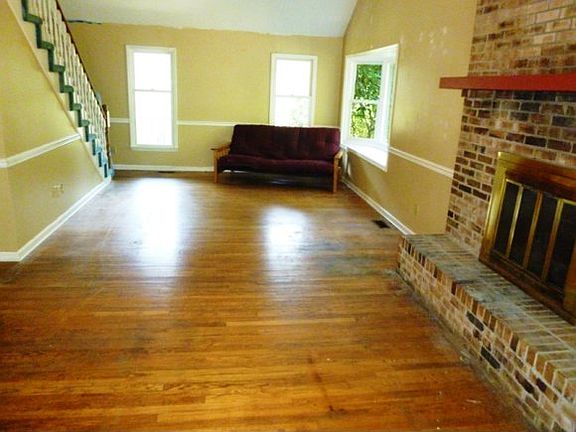 3rd image of 375 Sugarwood Dr