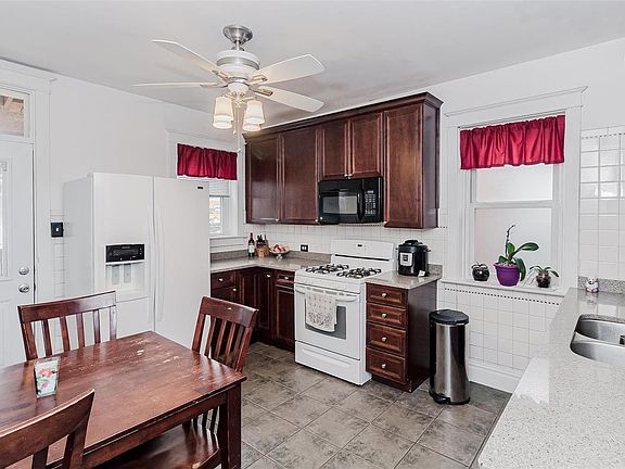 3rd image of 5213 Gresham Ave