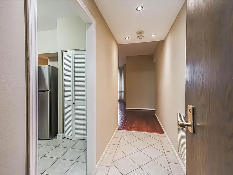 15 Greenway Plz #5C — Photo 5