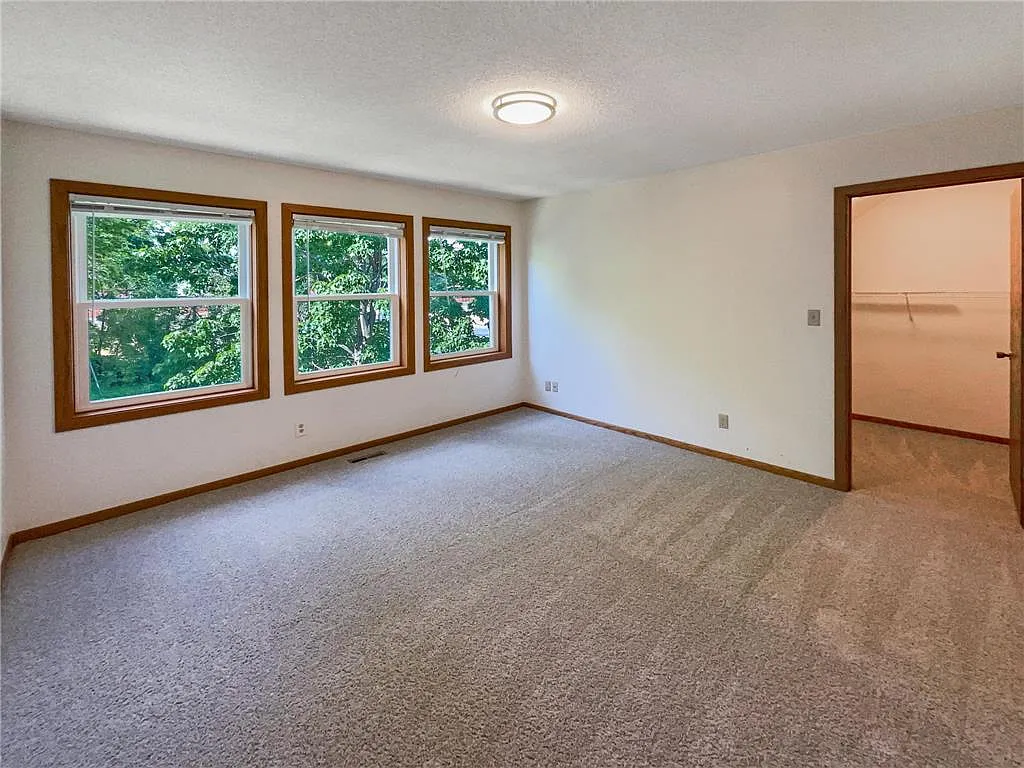 4 bed, 2206 sqft, $2,800 — Photo 4