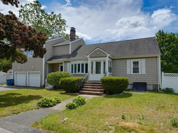 2 Frances Rd, Burlington, MA 01803
