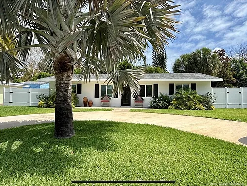 4121 NE Cheri Dr Photo 1