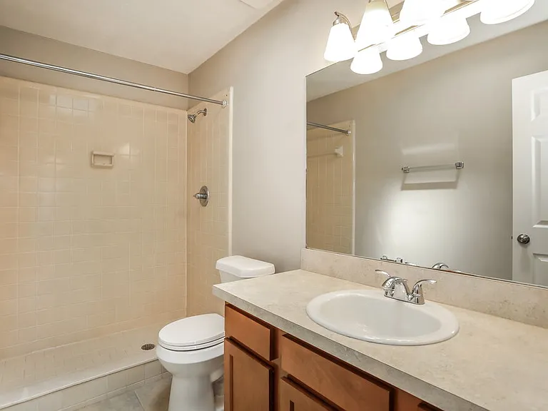805 Elmwood St — Photo 11