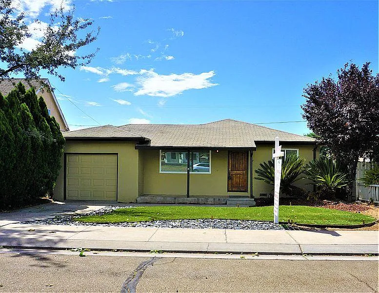 611 Ridge Ave photo 1