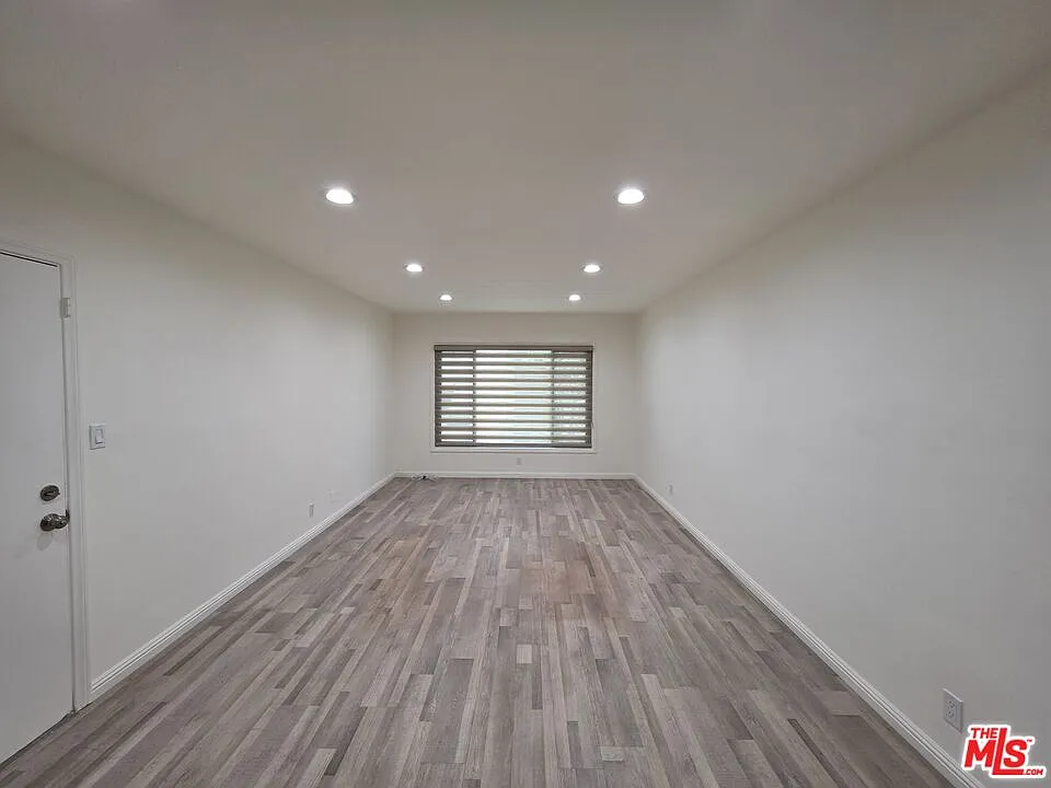 1 bed, 1.0 bath, 770 sqft, $2,400 — Photo 2