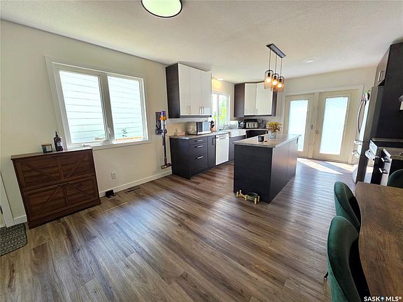 3rd image of 58 Dunfield CRESCENT