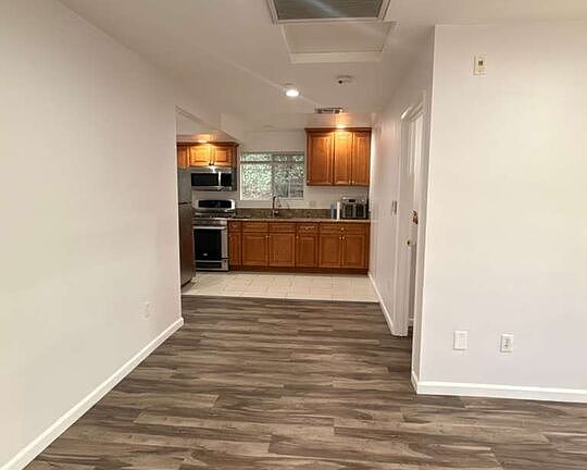5th image of 3740 Mayfield Ave