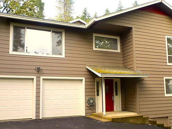 2nd image of 1405 SE Parkwood Dr