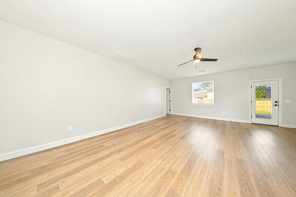 3 bed, 2.0 bath, 1692 sqft, $1,895 — Photo 3