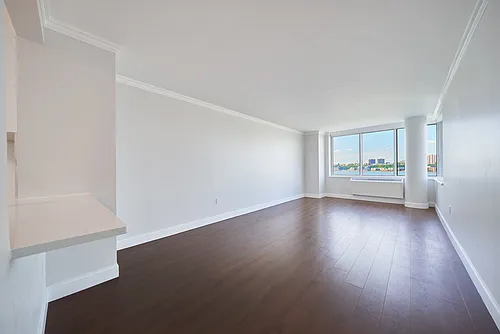 160 Riverside Blvd #15P Photo 1