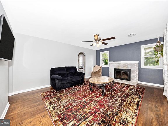 5th image of 411 Greenwood Ave