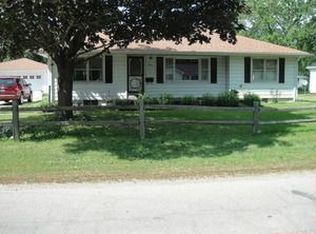 935 E Patton St, Paxton, IL 60957