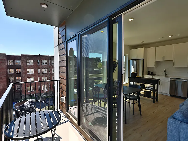 231 W Johnson Street — Photo 19