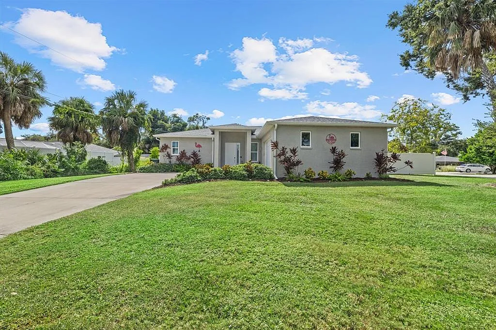 3 bed, 2.0 bath, 1759 sqft, $5,000 — Photo 2