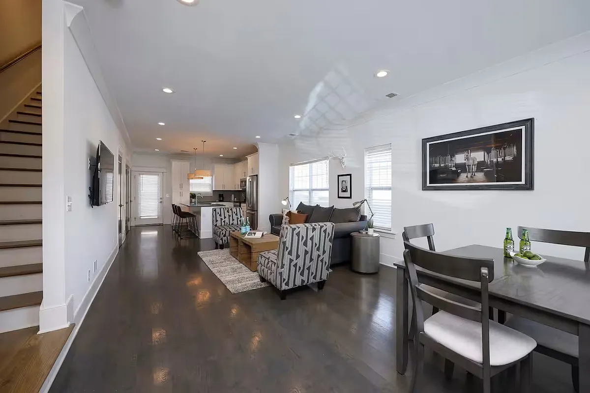 Building Photo - 6511 Robertson Ave #1