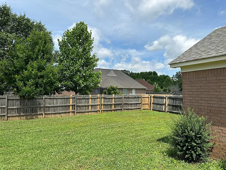 105 Winding Creek Dr — Photo 18