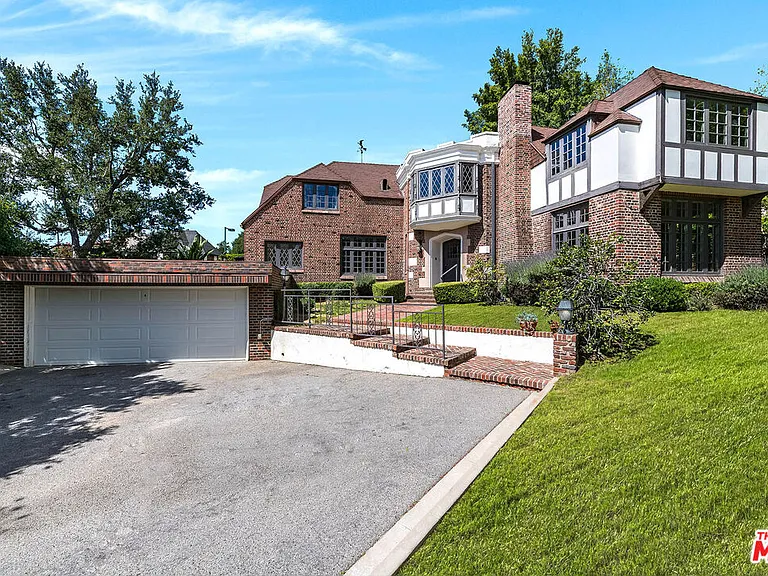2441 Glendower Ave — Photo 4