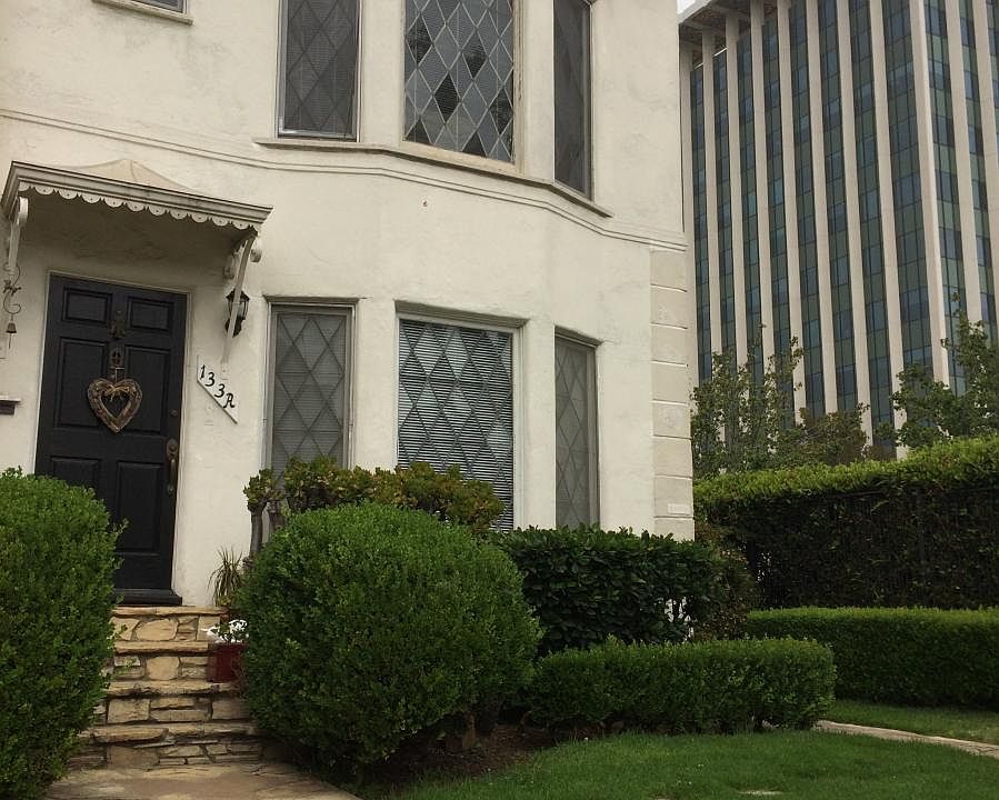 133 South Reeves Private Entrance next to City of Beverly Hills Reeves Park