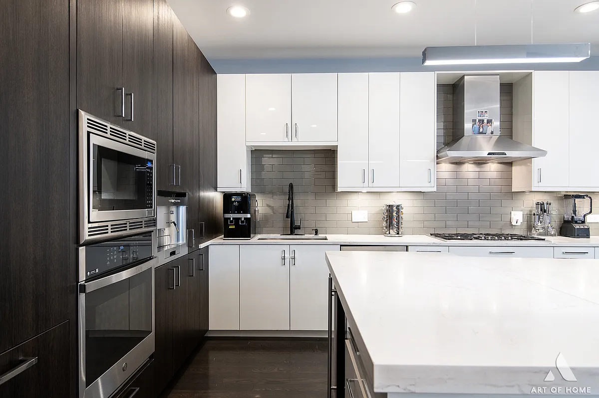 Building Photo - 1465 W Erie St #1