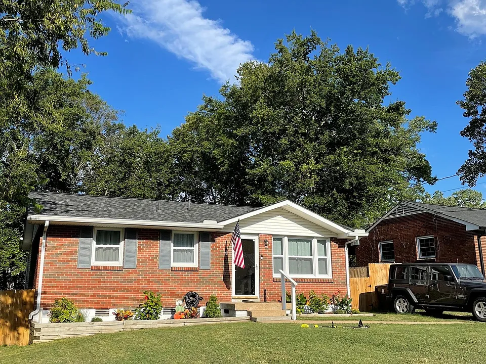 1404 Globe Pl