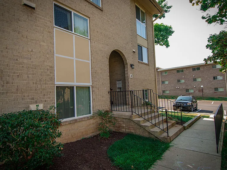 Maplewood Villas Apartments Building Exterior 09