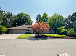 7860 SW Willowmere Dr, Portland, OR 97225