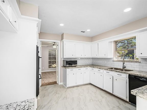 3rd image of 11803 Oakcroft Dr