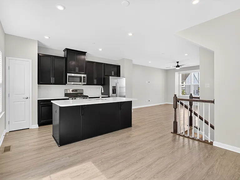 526 Dogwood Ln — Photo 9