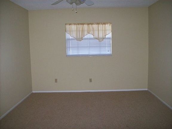 4th image of 1100 E Caroline St APT 122