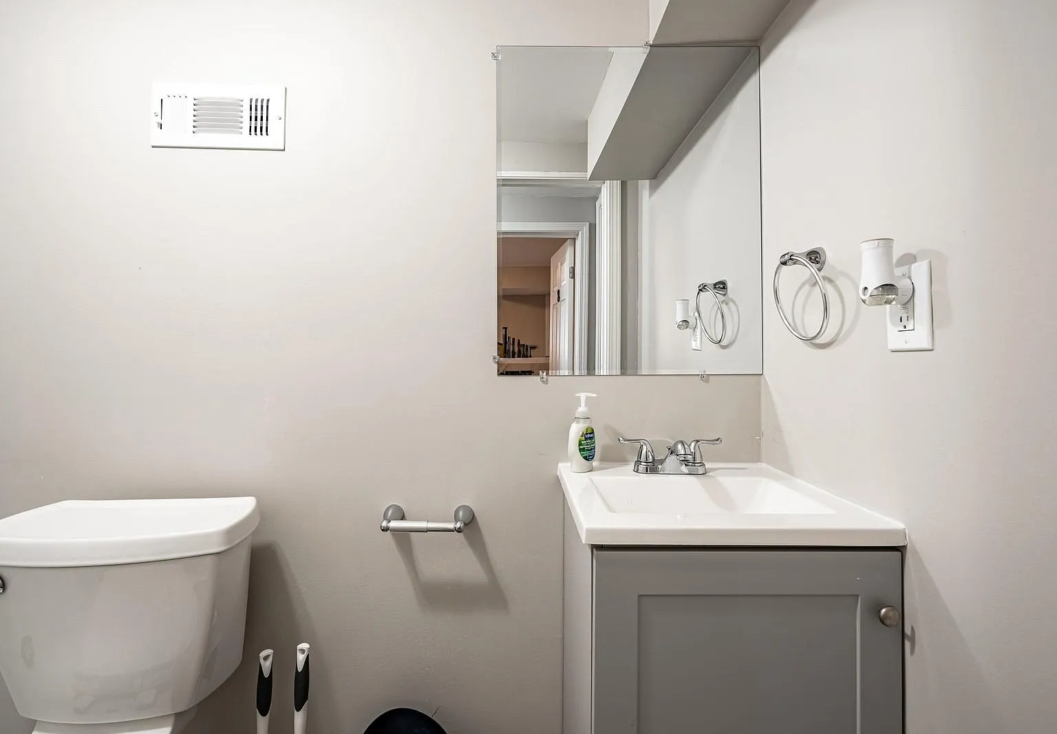 4 bed, 3.0 bath, 300 sqft, $680 — Photo 4
