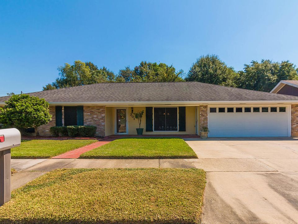 1st image of 301 Grand Prairie Dr