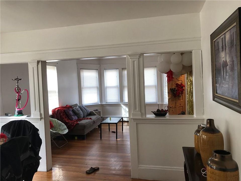 2nd image of 158 Adelaide Ave