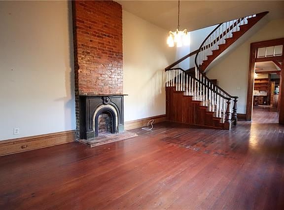 2nd image of 1511 Polymnia St