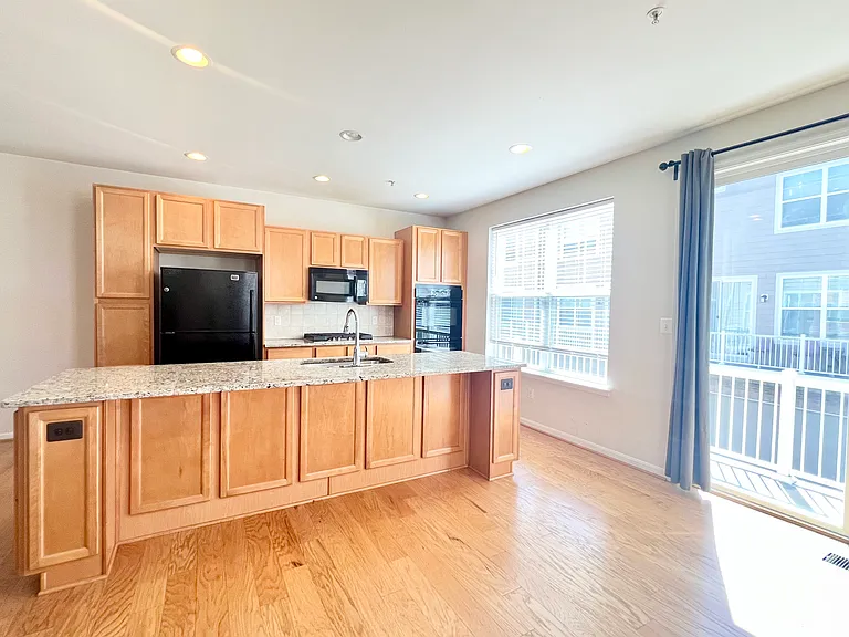 675 Anacostia Ave NE — Photo 3