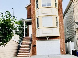 19 Ann St, Harrison, NJ 07029