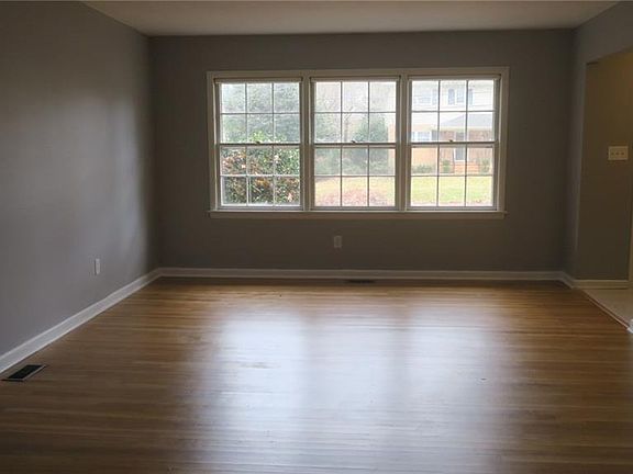 4th image of 225 Falcon Dr